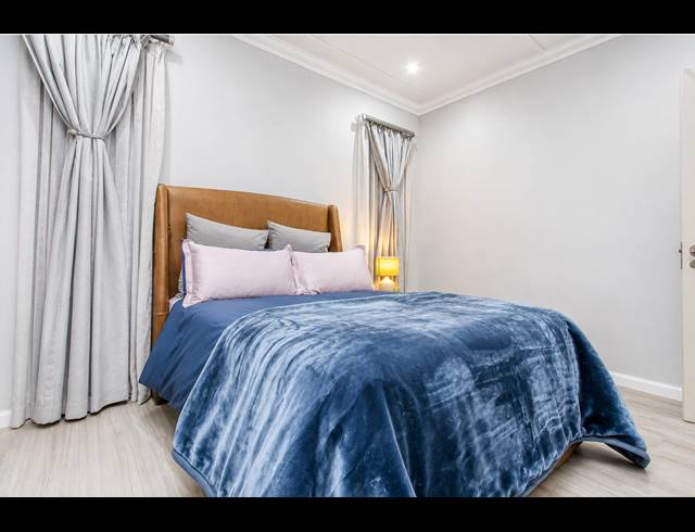 2 BEDROOM APARTMENT FOR SALE IN BRYANSTON